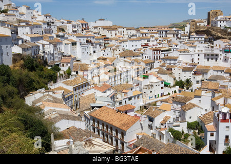 Setenil de Las Bodegas, eines der weißen Dörfer, Malaga Provinz, Andalusien, Spanien, Europa Stockfoto