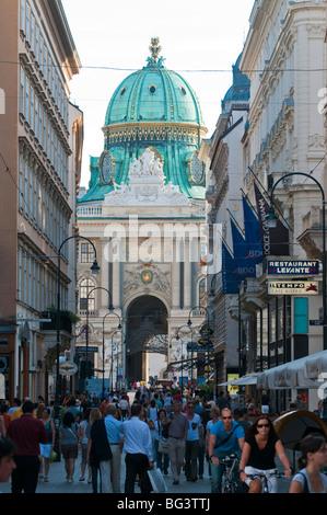 Kohlmarkt Mit Hofburg, Wien, Österreich | Kohlmarkt und Hofburg, Michaelerplatz, Wien, Österreich Stockfoto