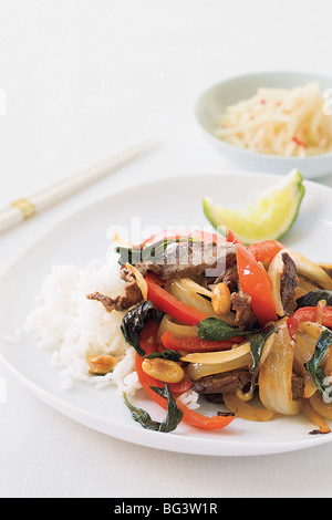 Thai Rindfleisch mit Chilies und Basilikum Stockfoto