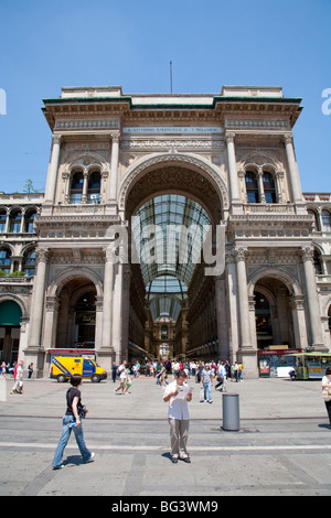 Eingang Galleria Vittorio Emanuele II Glas überdachten Passage von der Piazza Duomo, zentral-Mailand, Italien Stockfoto
