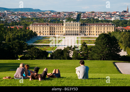 Gartenanlage Schloss Schönbrunn, Wien, Österreich | Palast-Gärten, Schloss Schönbrunn, Wien, Österreich Stockfoto