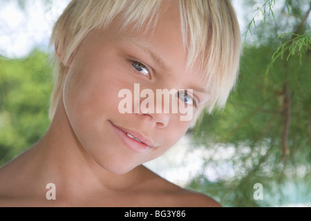 Blonde junge im Alter von 12-13 Jahre Stockfoto
