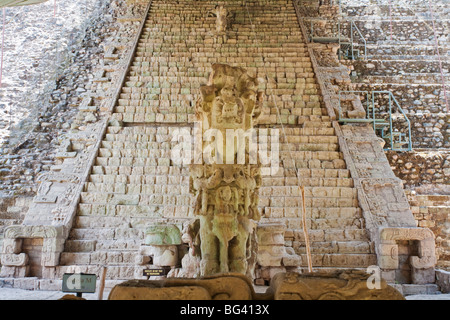 Honduras, Copan Ruinas, Ruinen von Copan, Central Plaza, Ballspielplatz, AD 731 und hieroglyphische Treppe Stockfoto