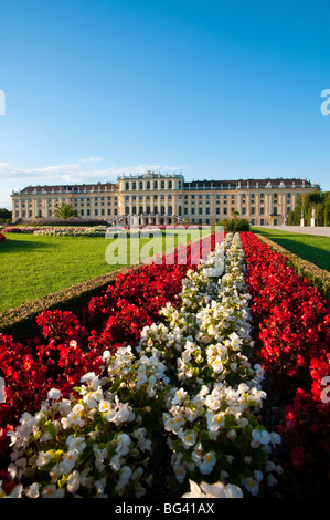 Gartenanlage Schloss Schönbrunn, Wien, Österreich | Palast-Gärten, Schloss Schönbrunn, Wien, Österreich Stockfoto