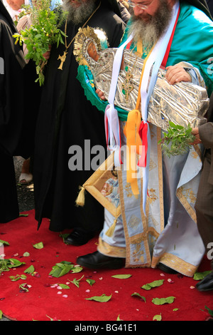 Israel, Jerusalem, griechisch orthodoxe Mariä Himmelfahrt Prozession aus Marias Grab in der Kirche des Heiligen Grabes Stockfoto