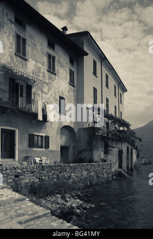 Italien, Lombardei, Seen, Comer See, Santa Maria Rezzonico, Häuser am See Stockfoto