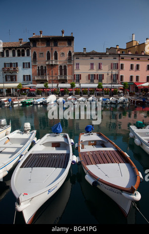 Italien, Lombardei, Lake District, Gardasee, Desenzano del Garda, Porto Vecchio, alten Stadthafen Stockfoto