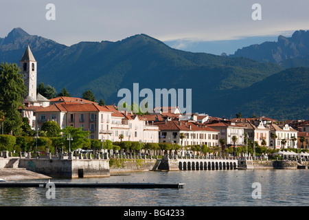 Baveno, Blick auf die Stadt, den Lago Maggiore, Piemont, Italien Stockfoto