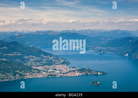 Mottarone, Ansicht von Verbania und Isola Madre von Berg Mottarone, Lago Maggiore, Piemont, Italien Stockfoto