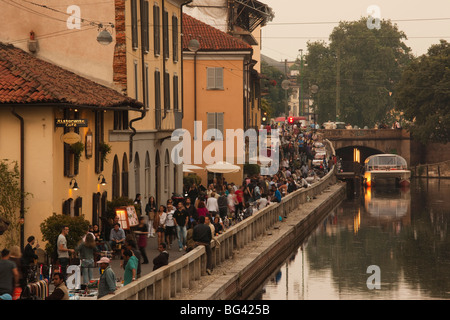 Italien, Lombardei, Mailand, Naviglio Grande, Kanal-Bereich, Cafés und Restaurants, Dämmerung, NR Stockfoto