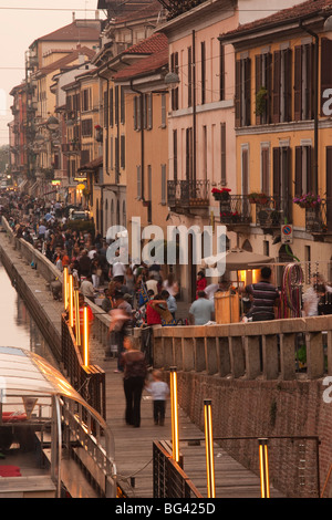 Italien, Lombardei, Mailand, Naviglio Grande, Kanal-Bereich, Cafés und Restaurants, Dämmerung, NR Stockfoto