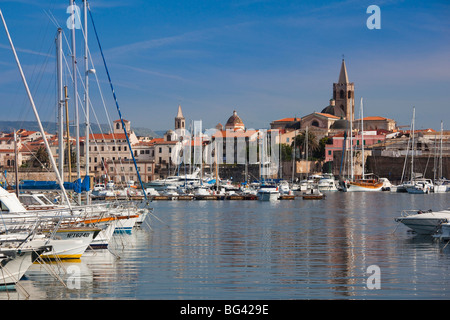 Italien, Sardinien, westlichen Sardinien, Alghero, Stadt vom Yachthafen Stockfoto