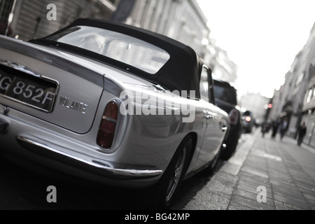 Aston Martin Volante auf Pall Mall, London, England Stockfoto