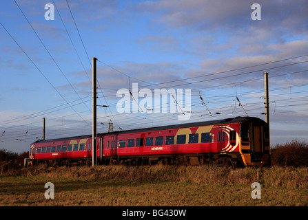 East Midlands trainieren operativen Unternehmen 158770 Diesel Einheit Ostküste Hauptleitung Bahnhof Peterborough Cambridgeshire Stockfoto