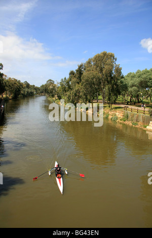 Israel, Tel Aviv. Hayarkon Park Yarkon Fluss Stockfoto