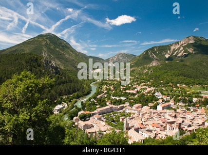 Blick auf Castellane von Notre-Dame-du-Roc, Provence, Frankreich Stockfoto