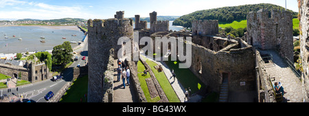 Einen Panoramablick über Conwy (Conway) Burg, Conwy, Wales Stockfoto