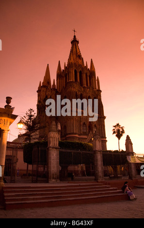 Parroquia de San Miguel Arcangel bei Sonnenuntergang, San Miguel de Allende, Guanajuato, Mexiko, Nordamerika Stockfoto