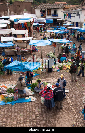 Markt im Dorf Pisac, The Sacred Valley, Peru, Südamerika Stockfoto