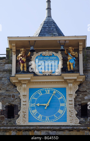 England, East Sussex, Roggen, Str. Marys Kirche, die Viertel jungen Kirche Turmuhr Stockfoto