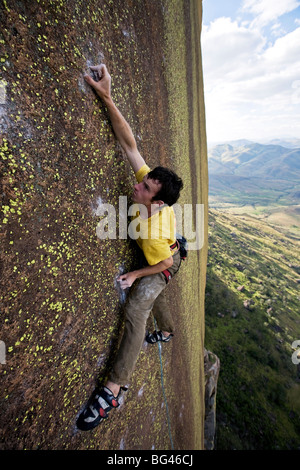 Bergsteiger auf der Bigwall Route, 450 Meter Monolith von Tsaranoro-Massivs, Andringitra Nationalpark, Karimbony, Süd-Madagaskar Stockfoto