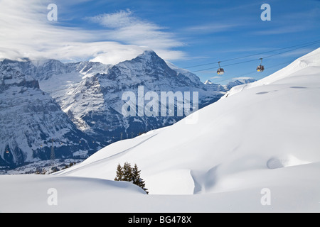 Ski-Gondelbahn & Nordwand des Eiger, Grindelwald, Jungfrau Region, Berner Oberland, Schweiz Stockfoto