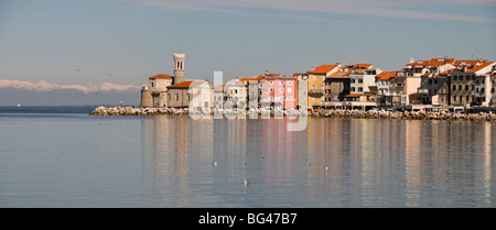 Panoramablick entlang der Uferpromenade von Piran, Slowenien, Europa Stockfoto