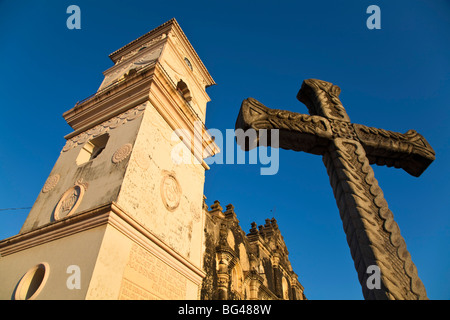 Nicaragua, Granada, Kreuz und Iglesia De La Merced Stockfoto