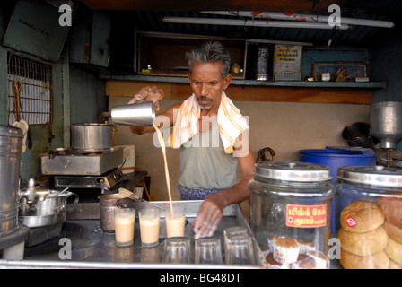 Ein Tee-Shop in Madurai, Tamil Nadu, Indien, Asien Stockfoto