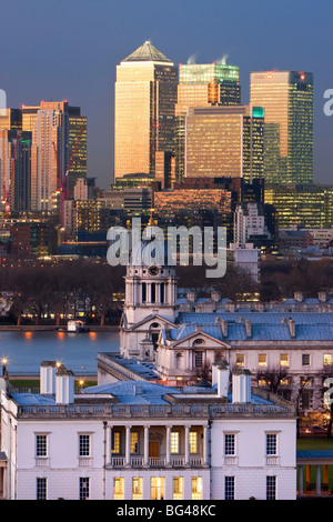 Blick vom Royal Observatory in Greenwich Park in Richtung der Royal Naval College & Canary Wharf, London, England, UK Stockfoto