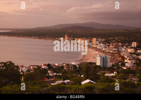 Uruguay, Piriapolis, Kurort vom Cerro San Antonio Hill, Abend Stockfoto