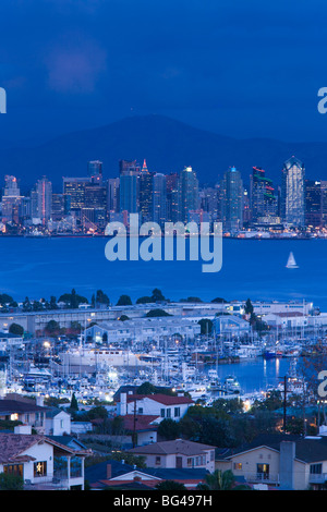 USA, Kalifornien, San Diego, Stadt und Shelter Island Yacht Basin von Point Loma, Dämmerung Stockfoto