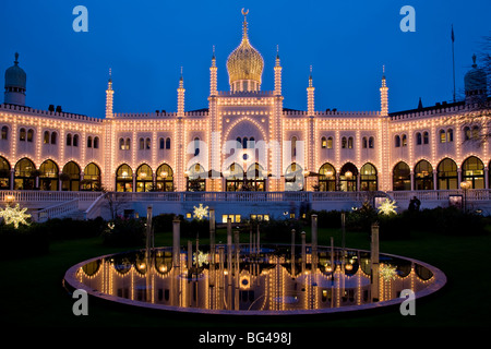 Weihnachten beleuchtet Restaurant Nimb in Kopenhagen Tivoli Stockfoto