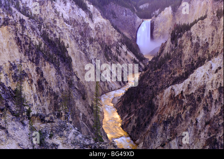 Grand Canyon des Yellowstone und Yellowstone Falls, Yellowstone-Nationalpark, Wyoming, USA Stockfoto