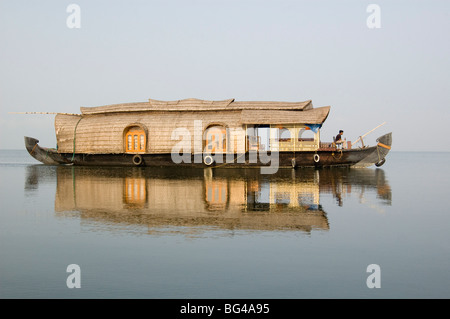 Kettuvallum (Hausboot) auf Lagune in Backwaters, Kumarakom, Kerala, Indien, Asien Stockfoto