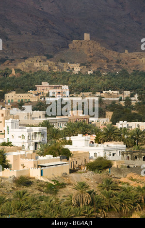 Oman, westlichen Hajar-Gebirge, Fanja, morgen Ansicht von Fanja Town of Nizwa Highway Stockfoto