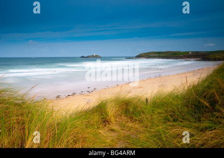 Hayle Gwithian Towans, Godrevy Leuchtturm in Ferne, St Ives Bay, Cornwall, UK Stockfoto