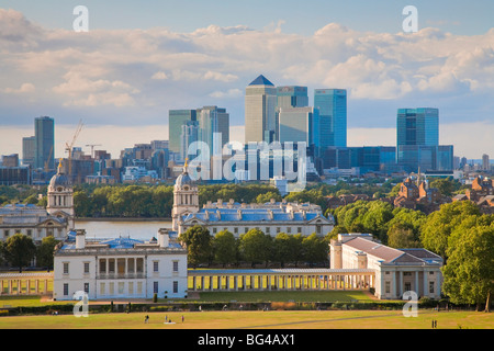 England, London, Greenwich, Old Royal Naval College und Canary Wharf jenseits Stockfoto