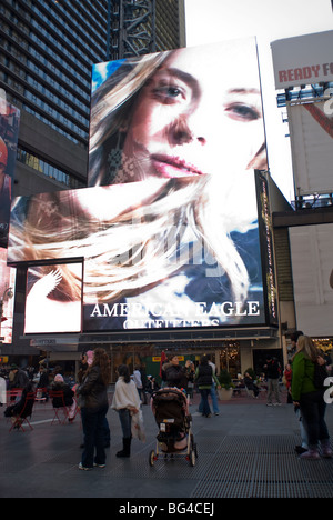 American Eagle Outfitters neue Flaggschiff Einzelhandel zu speichern, im Herzen des Times Square in New York Stockfoto