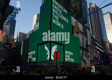 American Eagle Outfitters neue Flaggschiff Einzelhandel zu speichern, im Herzen des Times Square in New York Stockfoto