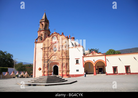 Jalpan Mission, einer der fünf Sierra Gorda Missionen entworfen von Franziskaner Fray Junipero Serra, Jalpan, Queretaro, Mexiko Stockfoto