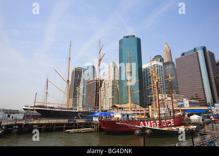 South Street Seaport und Lower Manhattan Gebäude, New York City, New York, Vereinigte Staaten von Amerika, Nordamerika Stockfoto