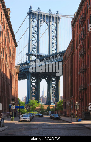 Manhattan Bridge und Empire State Building in Ferne, DUMBO, Brooklyn, New York City, New York, Vereinigte Staaten von Amerika Stockfoto