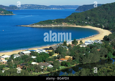 Blick nach Süden über Pearl Beach und Broken Bay in Richtung der Mündung des Hawkesbury River und Pittwater, New-South.Wales, Australien Stockfoto