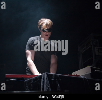 UDAPEST-Juli 24: Alec Empire führt auf der Bühne in SYMA Sport- und Veranstaltungszentrum Stadium Stockfoto