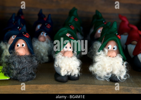 Sammlung von schwedischen Figuren auf einem offenen Markt in Sundsvall, Schweden Stockfoto