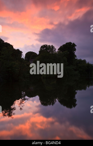 Fonthill See, in der Nähe von Fonthill Bischof, Wiltshire, UK, bei Sonnenuntergang Stockfoto