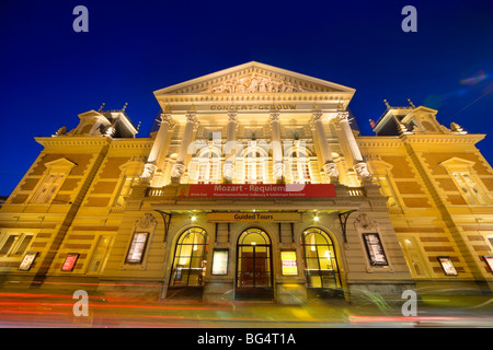 Das Concertgebouw Amsterdam, Concert Gebouw, Music Hall Gebäude in der Dämmerung Stockfoto