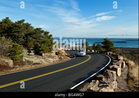 Straße, die zum Gipfel des Cadillac Mountain, Acadia National Park, Maine, USA Stockfoto