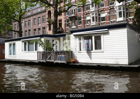 Haus am Kanal in Amsterdam Stockfoto